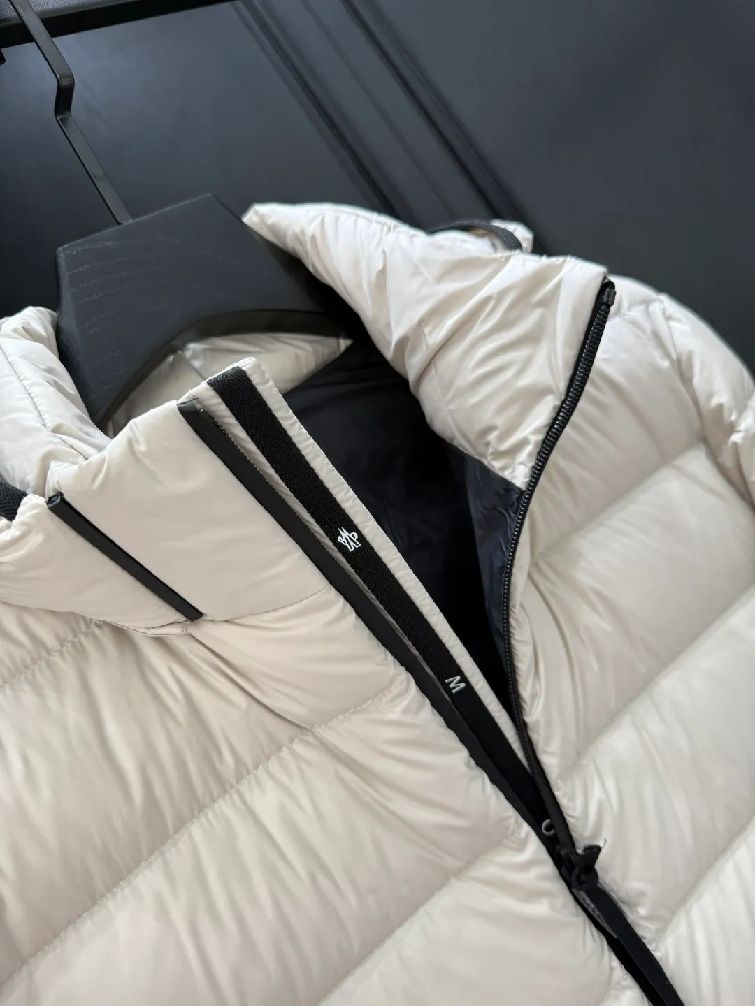 ：Y 605 💰P410 Moner 2025 Jeluz Quality ， ， 。 ， ， ， 。 ， ， ： White、Black Size:1-2-3-4-5